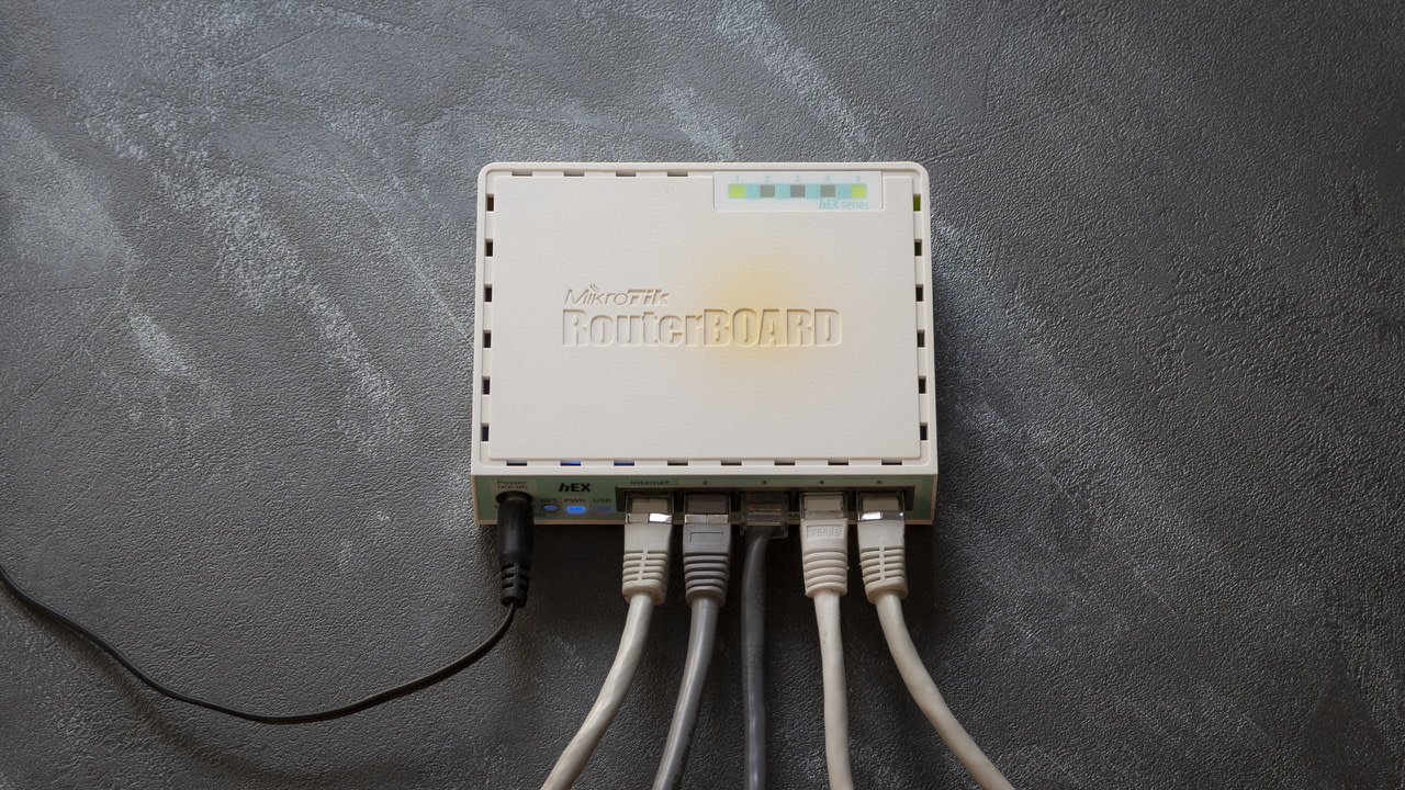 Review of the MikroTik hEX (3rd rev.) as a home router | Ctrl blog